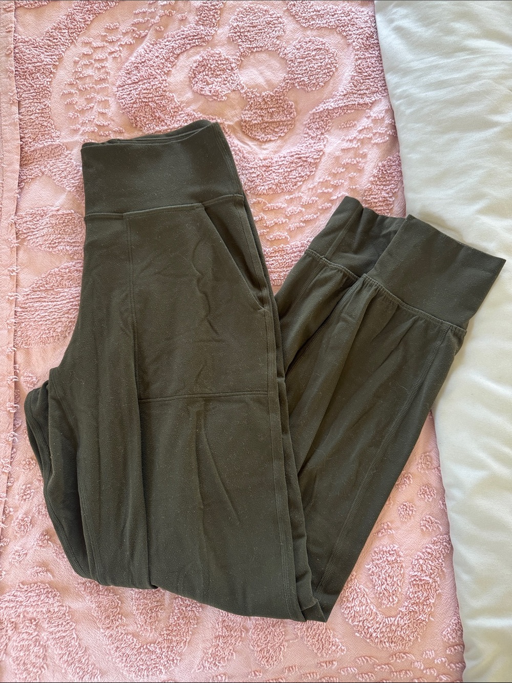 Lululemon High-Waist Women's Olive Green Joggers